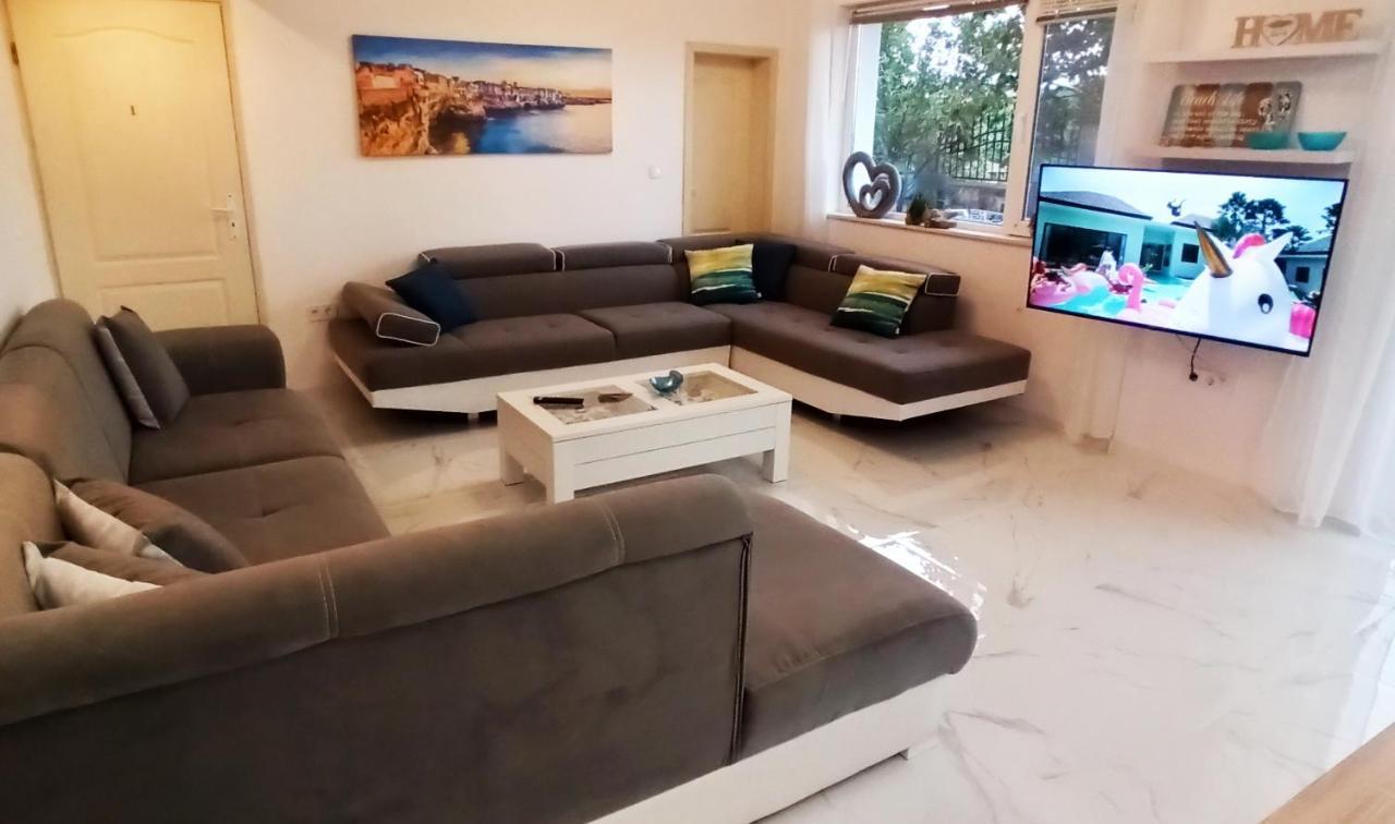Arode Villa Ovidius - Apartments บัลชิค ภายนอก รูปภาพ